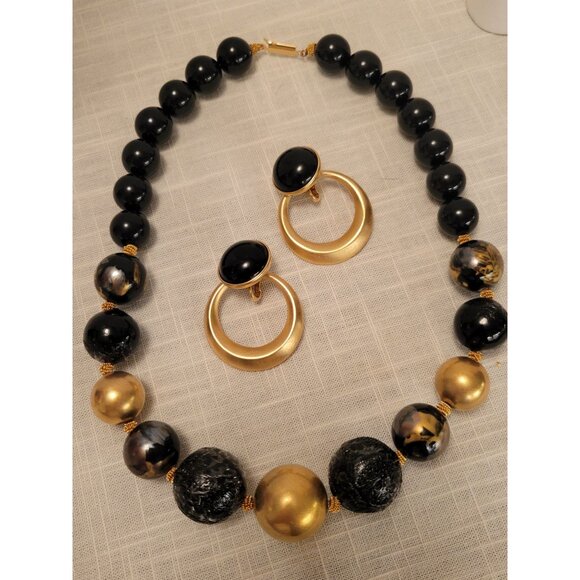 Vintage Trifari Black & Gold Clip-On Earrings & Statement Bead Necklace Set - Picture 2 of 12